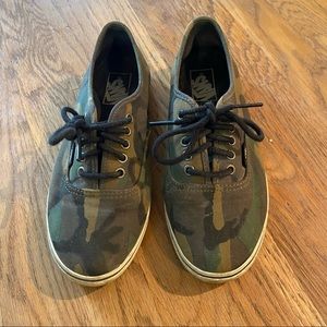 LAST CHANCE Vans lace up
